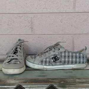 DC Sz 6.5 WIDE Grey Plaid Sneakers w Leather Trim